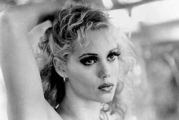 Elenoire prima di uscire